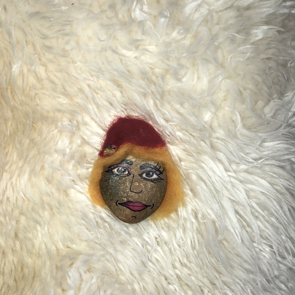 Faces painted on rocks,wool hair and hats designed - Picture 4 of 6